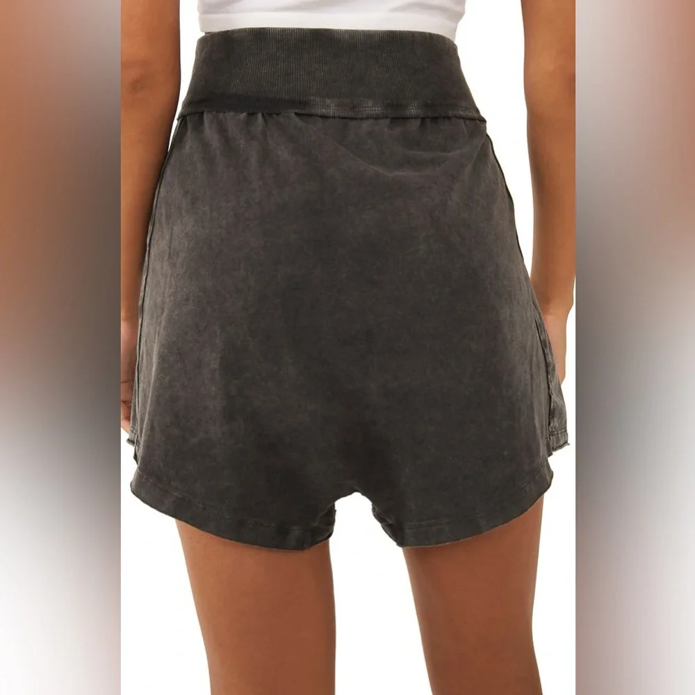 FREE PEOPLE FREE MOVEMENT Hot Shot Harem Shorts Size Medium GUC - Picture 4 of 7